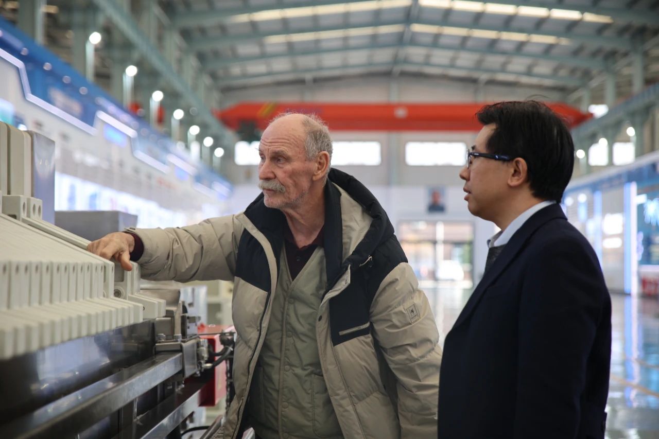 熱烈歡迎德國河南總商會(huì)會(huì)長(zhǎng)孔明蒞臨大張公司參觀交流